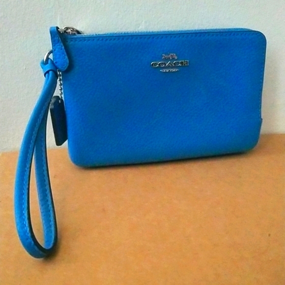 Coach Handbags - Coach Wristlet double zipper